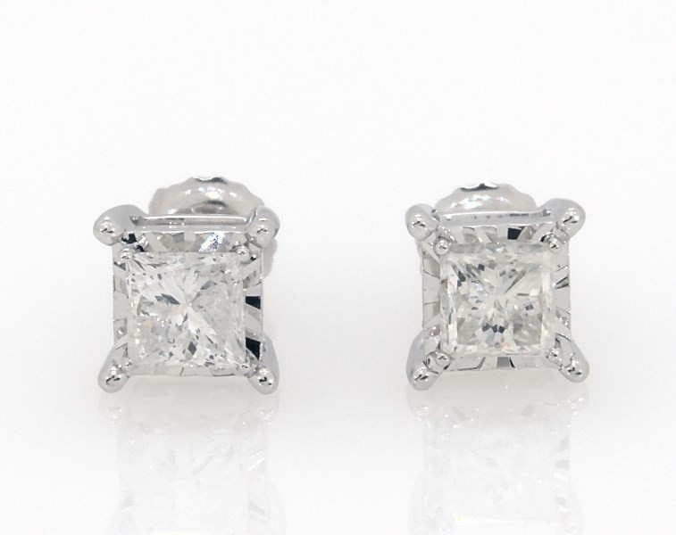 Solitaire Emerald Diamond Studs 14k Solid Gold Vrai